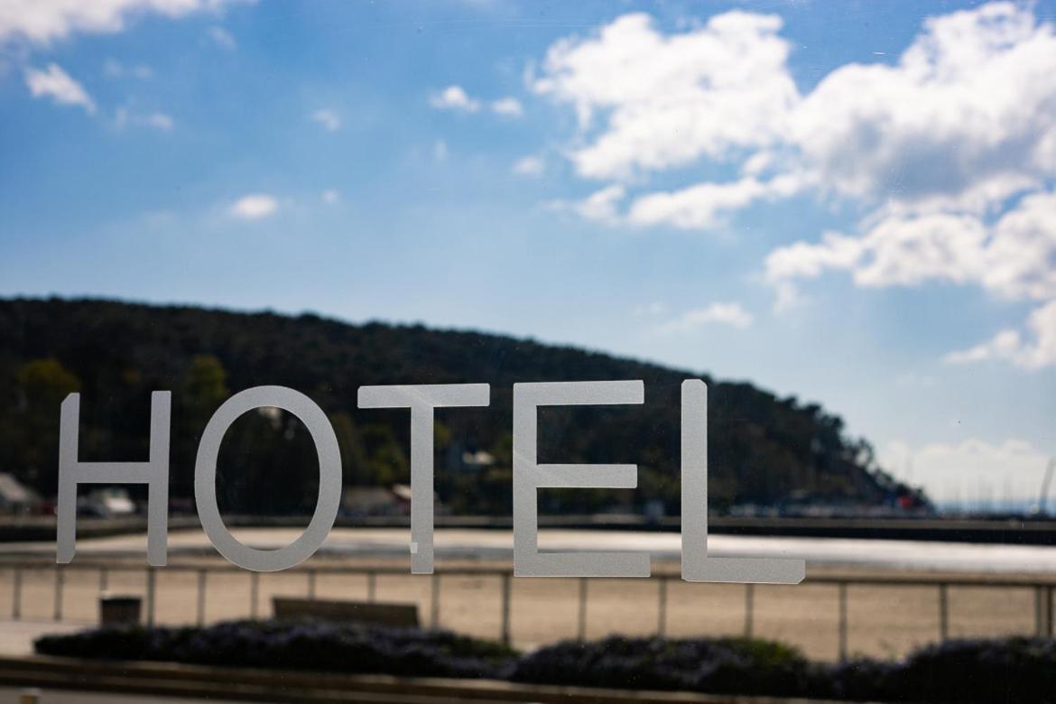 Hotel & Restaurant De La Plage Crozon Exterior photo